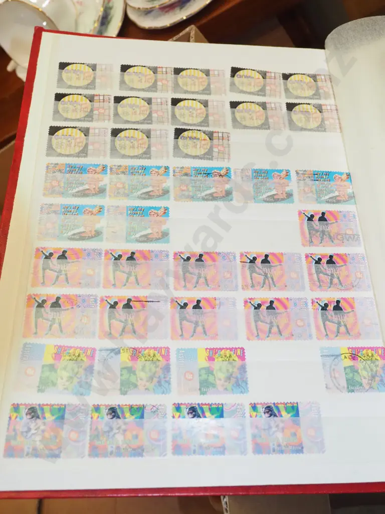 4x stamp albums Image 1++