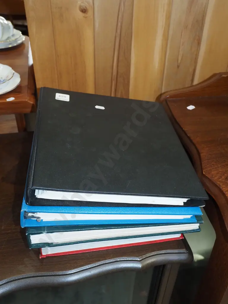 4x stamp albums Image 1++