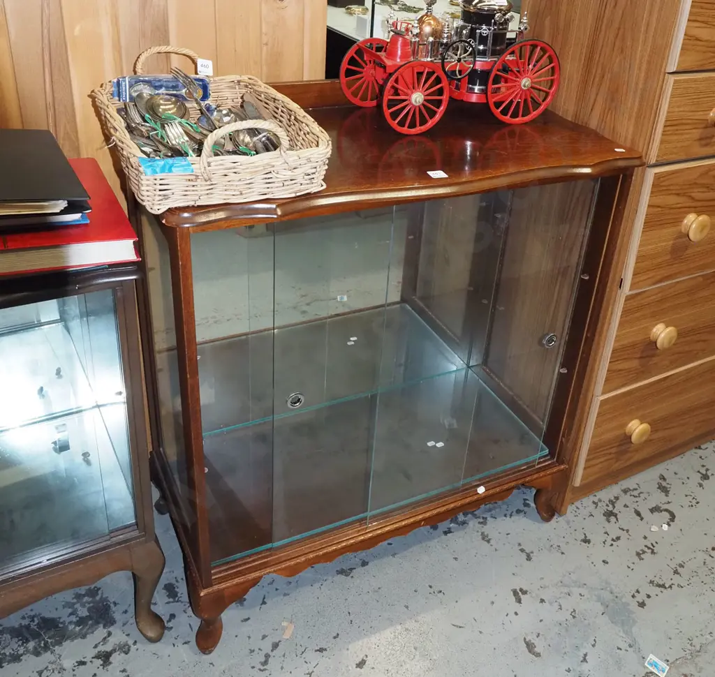 mdf mahogany veneer cab leg china cabinet with 2 sliding doors H890 W820 D400 Image 1++