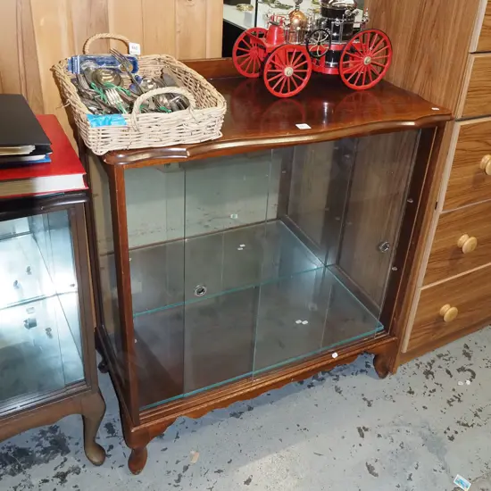 mdf mahogany veneer cab leg china cabinet with 2 sliding doors H890 W820 D400