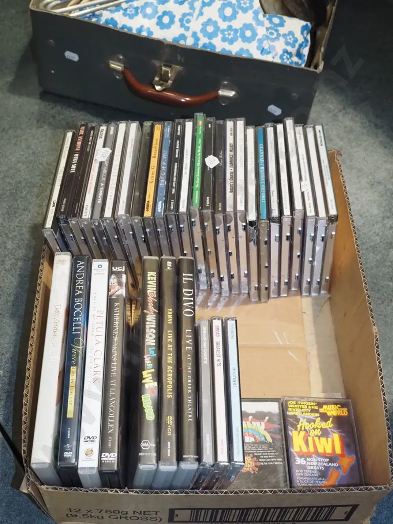 box; CDs, DVDs, tape cassettes Image 1++