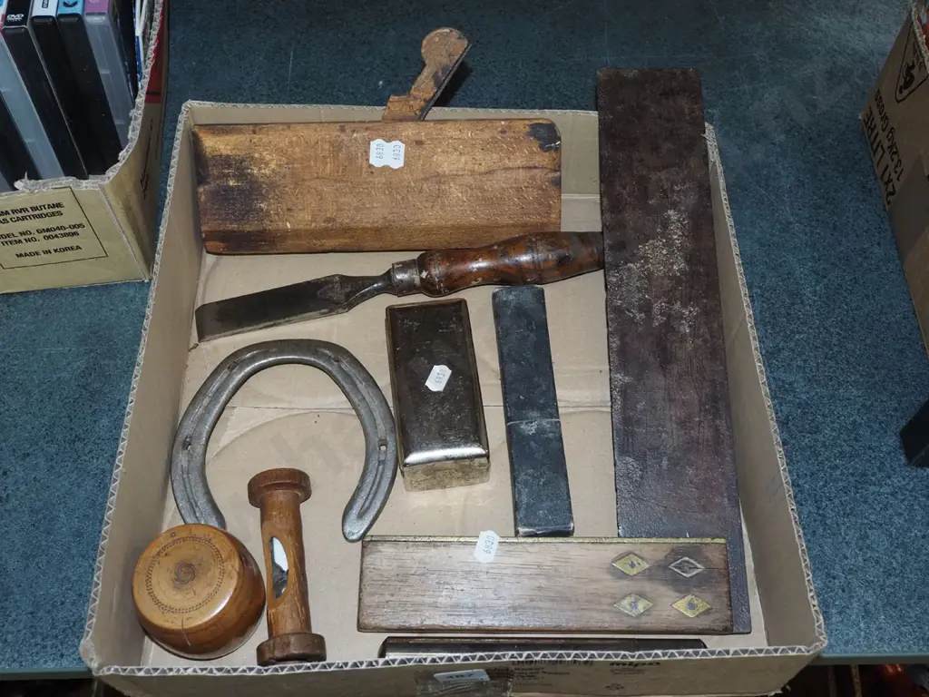 box; builders square, chisel, moulding plane etc Image 1++