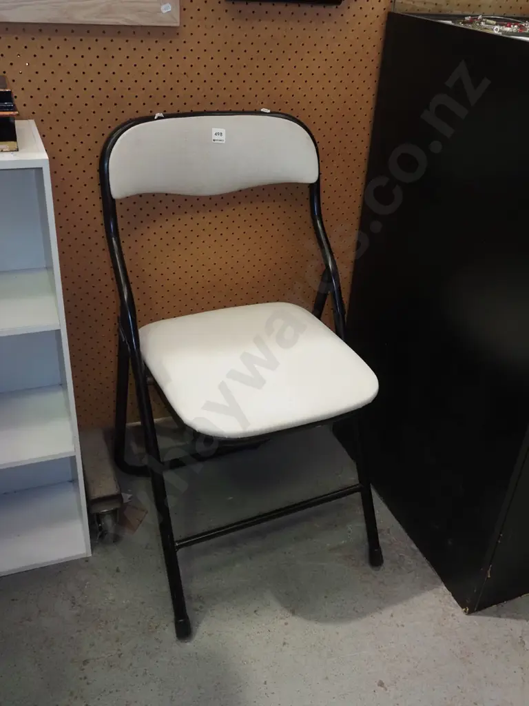 vinyl upholstered foldaway chair Image 1++