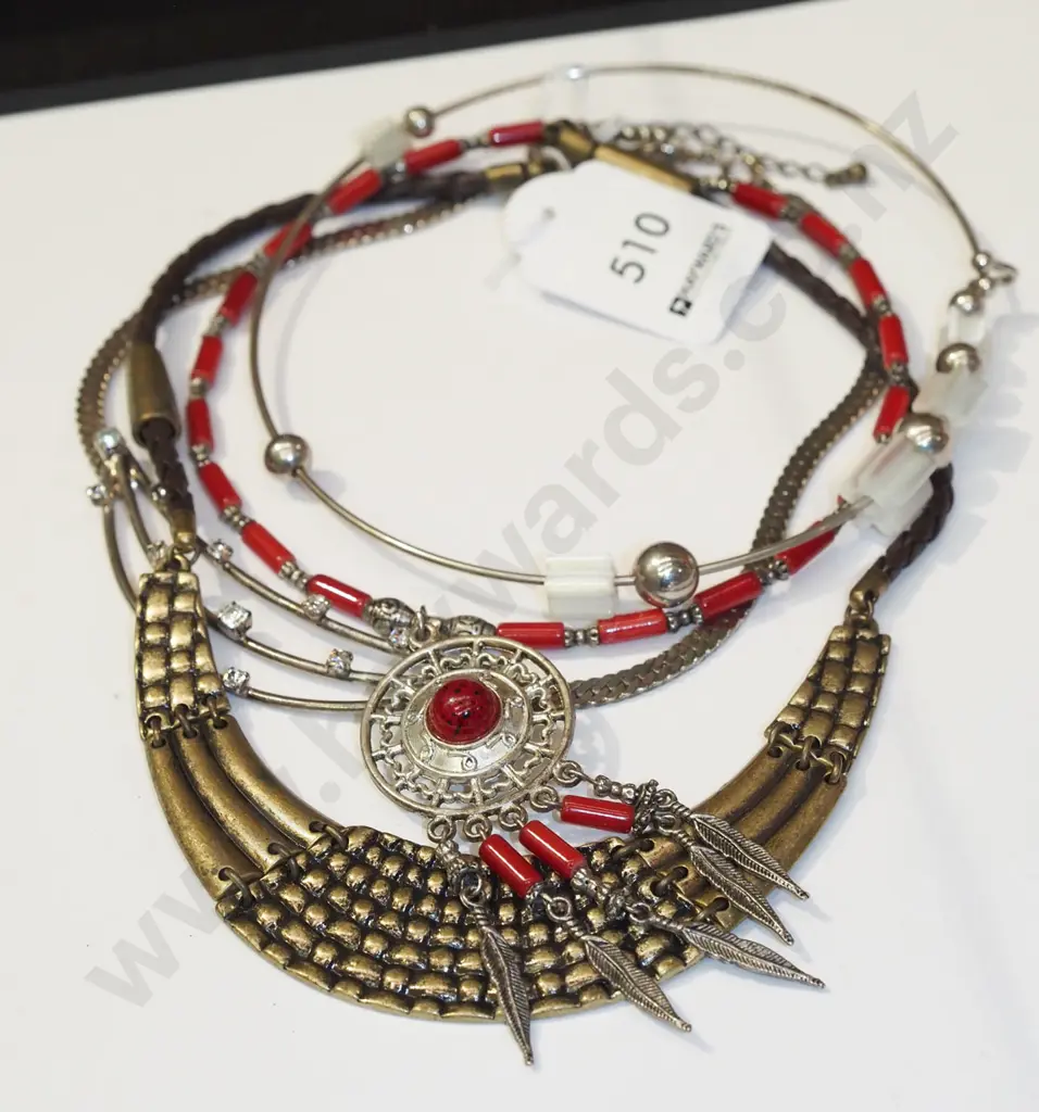 4x decorative necklaces Image 1++