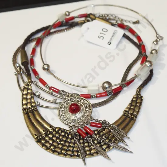 4x decorative necklaces