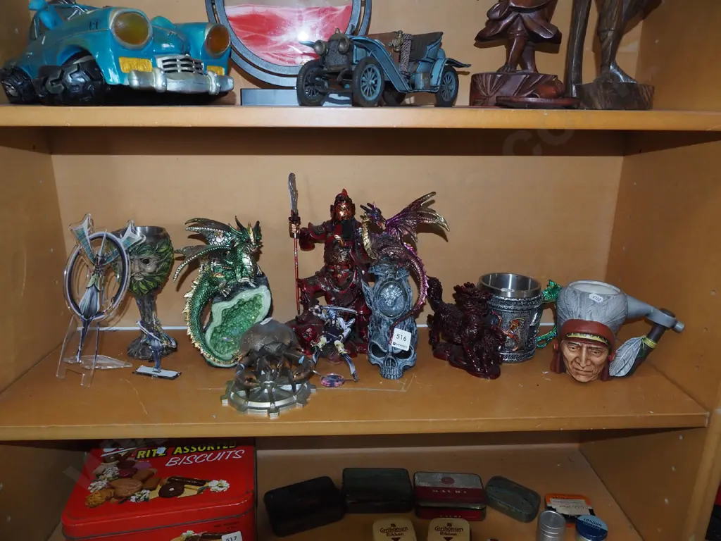 shelf; fantasy figurines, mugs Tallest H250 Image 1++