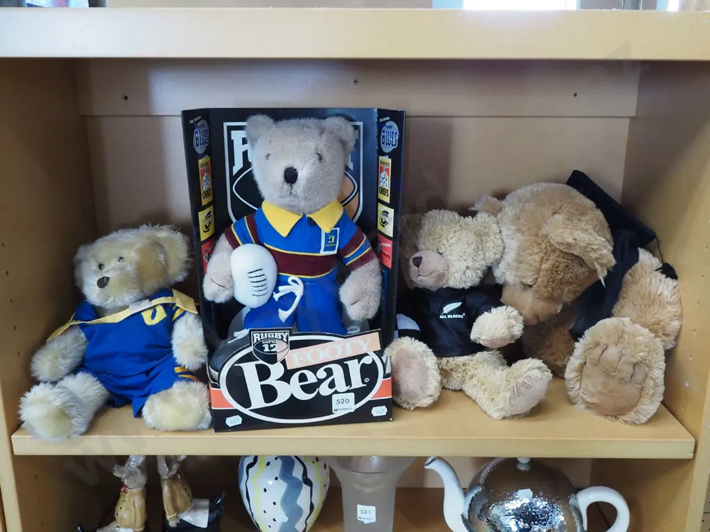 shelf of teddy bears Image 1++