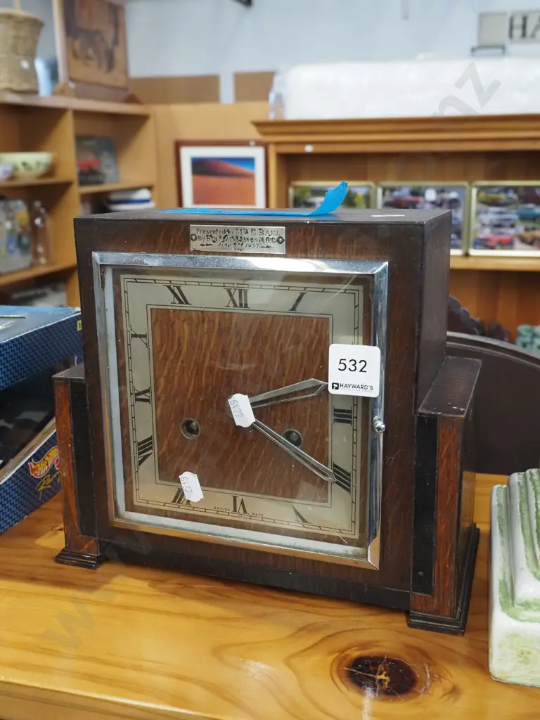 deco presentation wood cased mantle clock - no key Image 1++