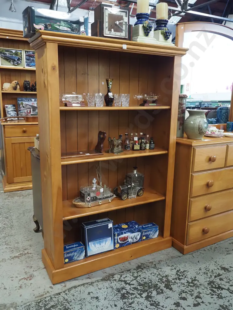 pine bookcase H1500 W1000 D305 Image 1++