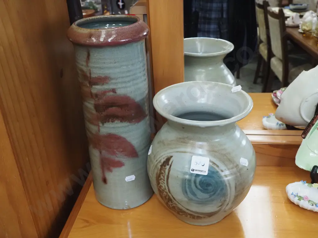 2x pottery vases Tallest H335 Image 1++