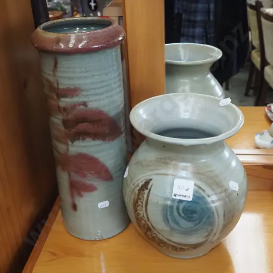 2x pottery vases Tallest H335
