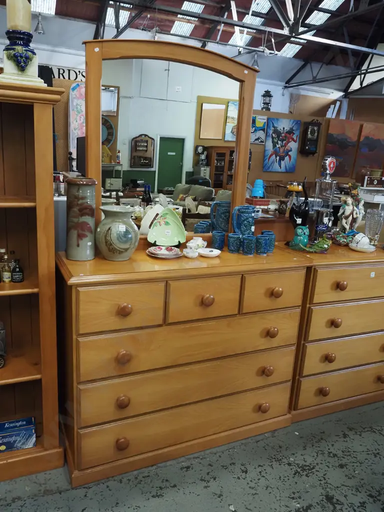 rimu and mdf 6 drawer mirror back dresser H750 W1000 D400 Image 1++
