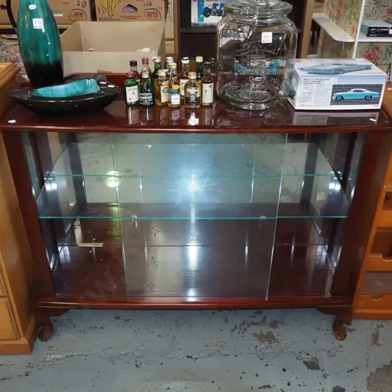 cab leg mahoagny china cabinet with sliding doors H820 W1060 D320