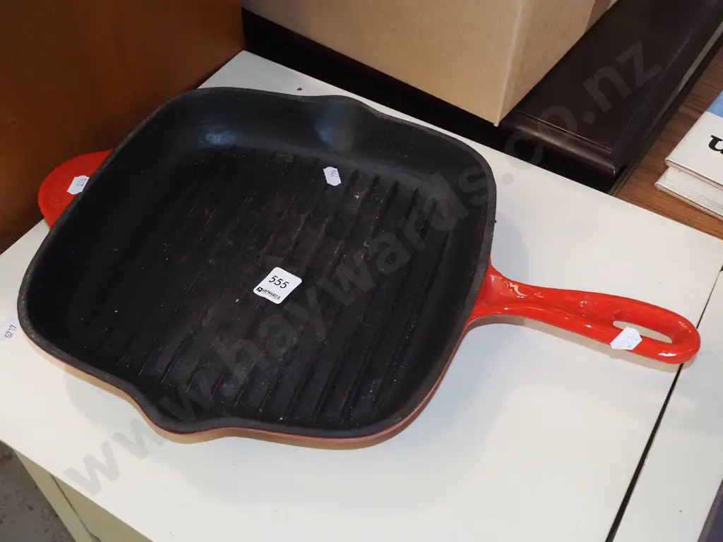 cast iron and enamel skillet Image 1++