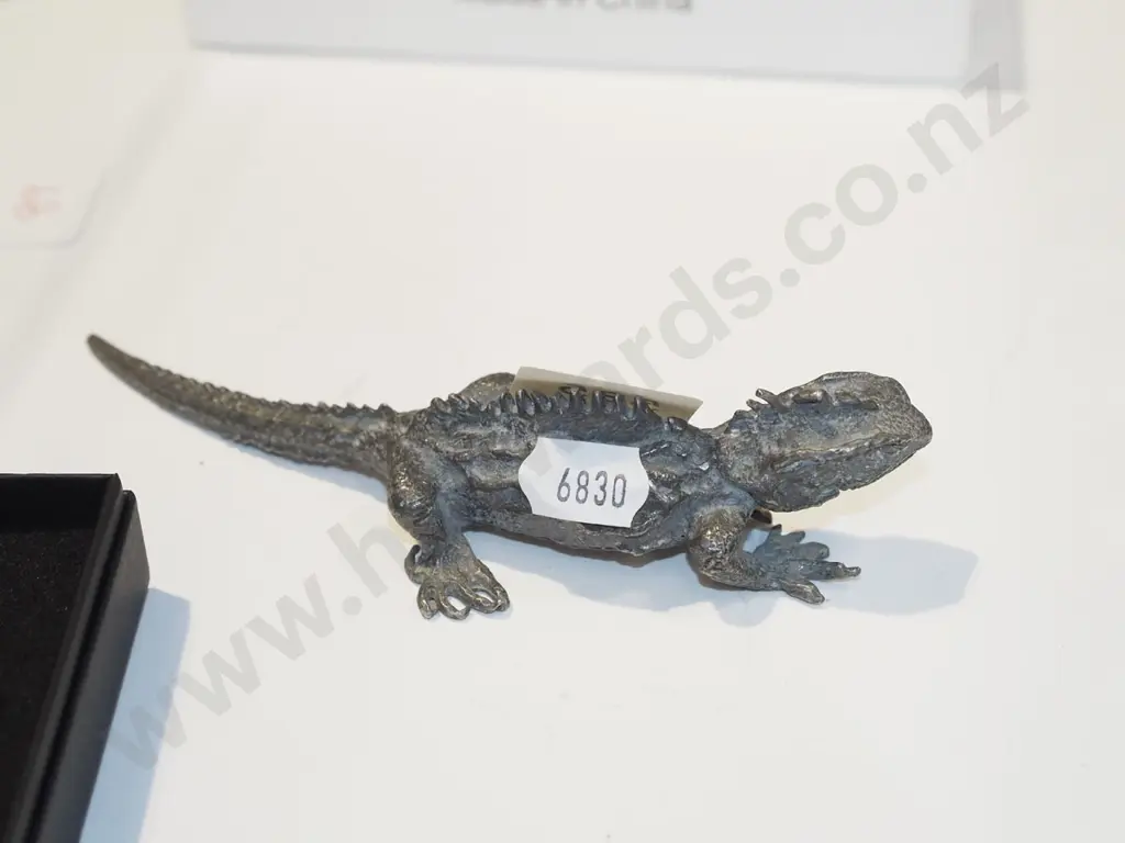small metal lizard figurine Image 1++
