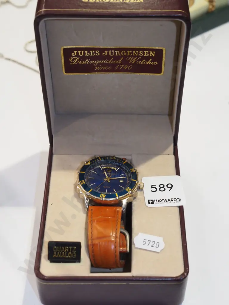 cased gent's wristwatch Image 1++