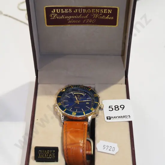 cased gent's wristwatch