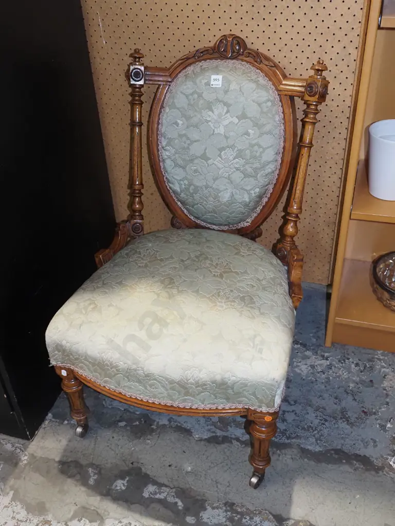 heavily carved turned leg Victorian mahogany bedroom chair Image 1++