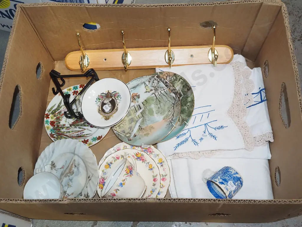 box; coat hooks, hand worked linen, trios etc Image 1++