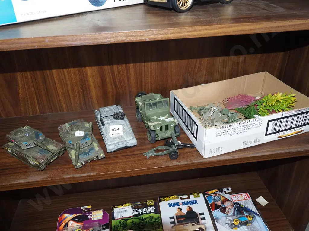 shelf; tanks, jeep, figurines Image 1++