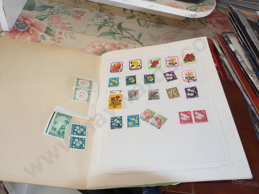 3x stamp albums Image 1++