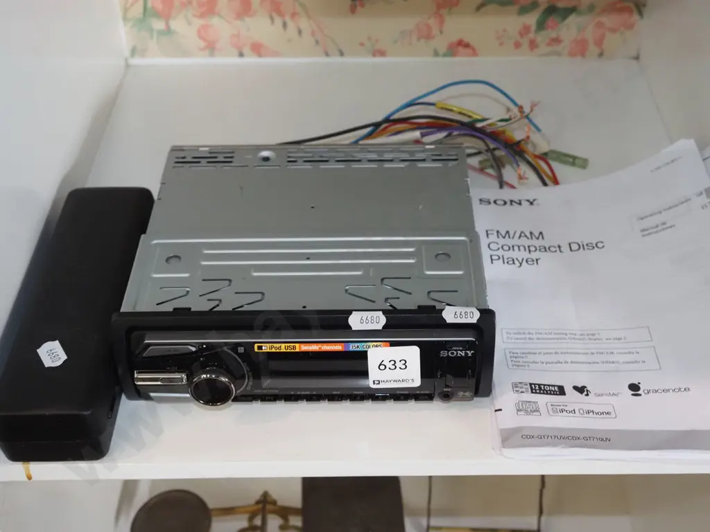 Sony FM/AM car CD player Image 1++