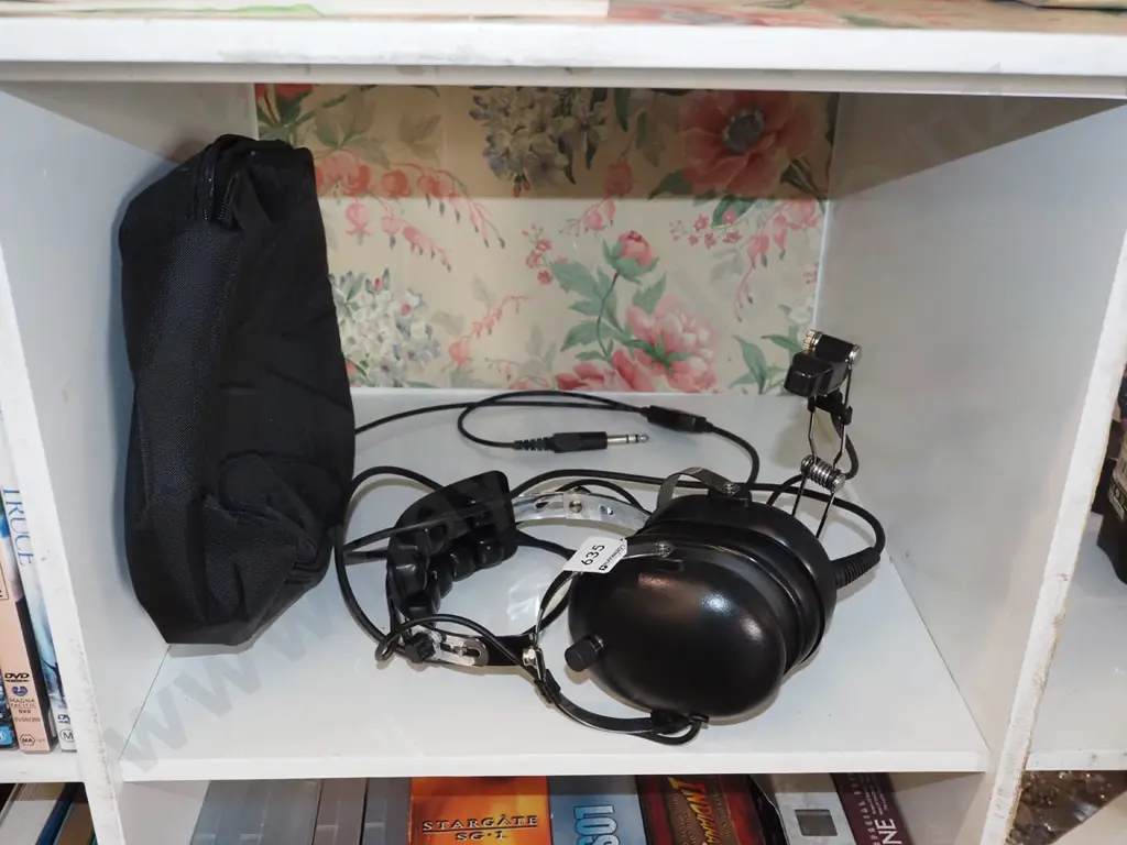 pair of pilot's headphones Image 1++