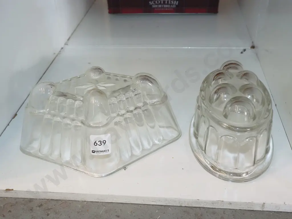 2x glass jelly moulds Image 1++