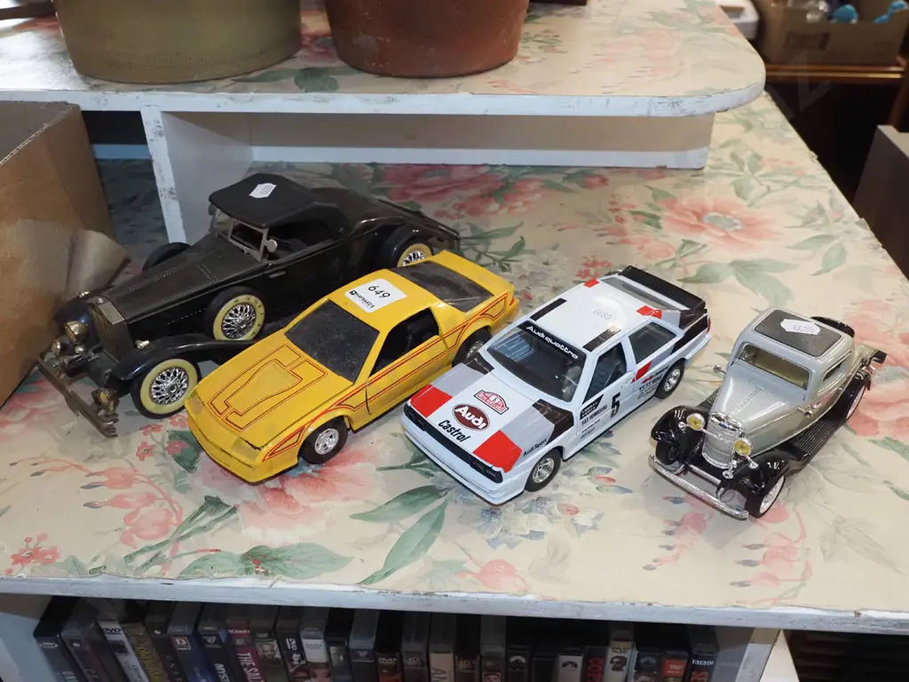 4x model vehicles Image 1++
