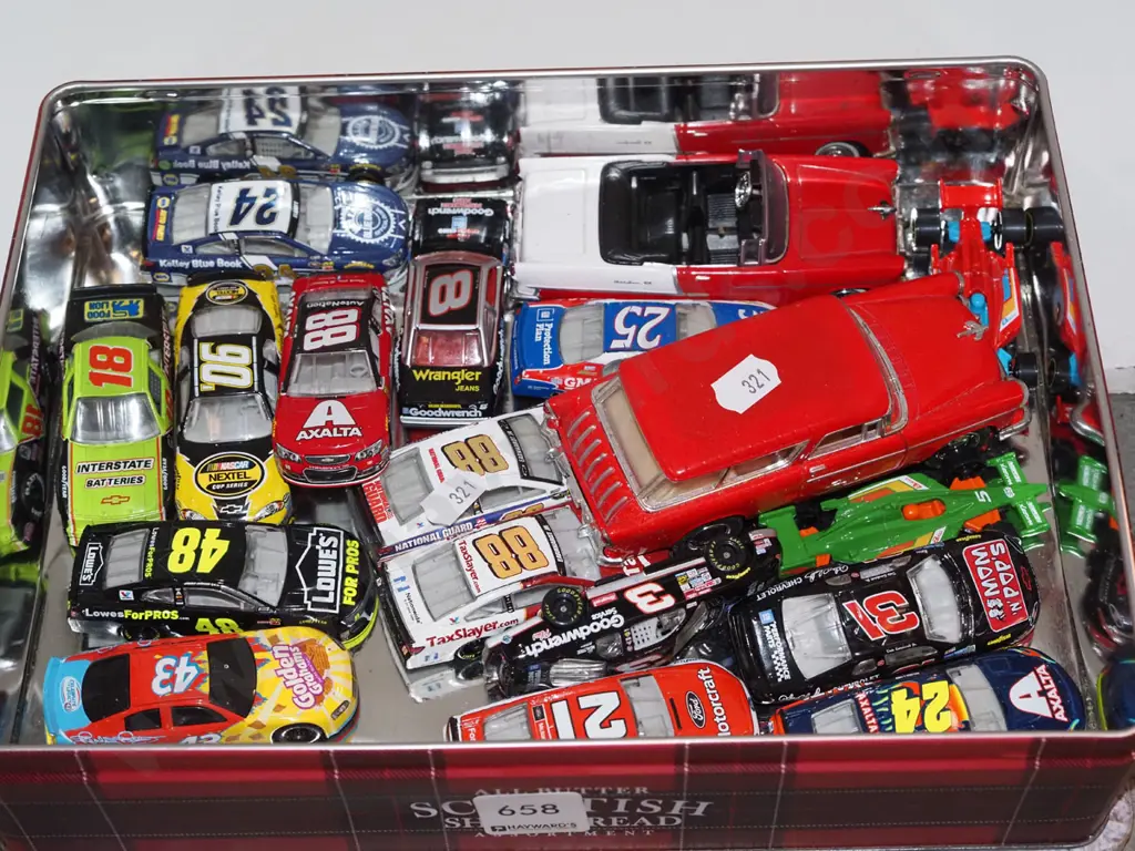 tin of toy vehicles Image 1++