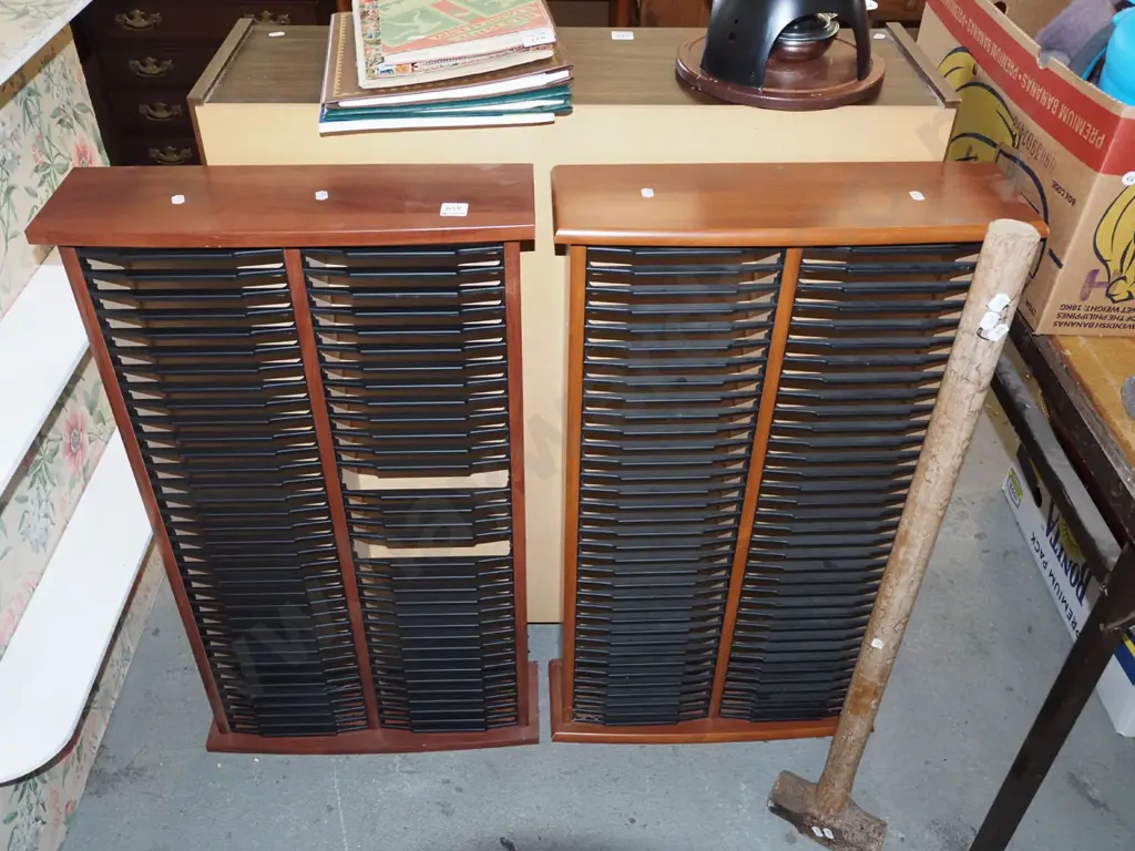 pair of DVD towers H840 Image 1++