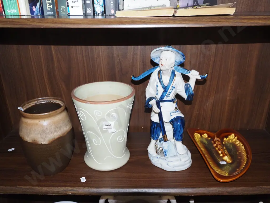 Japanese ashtray, Asian figurine H330, vase etc Image 1++