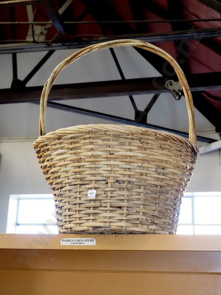 cane basket H670 Image 1++