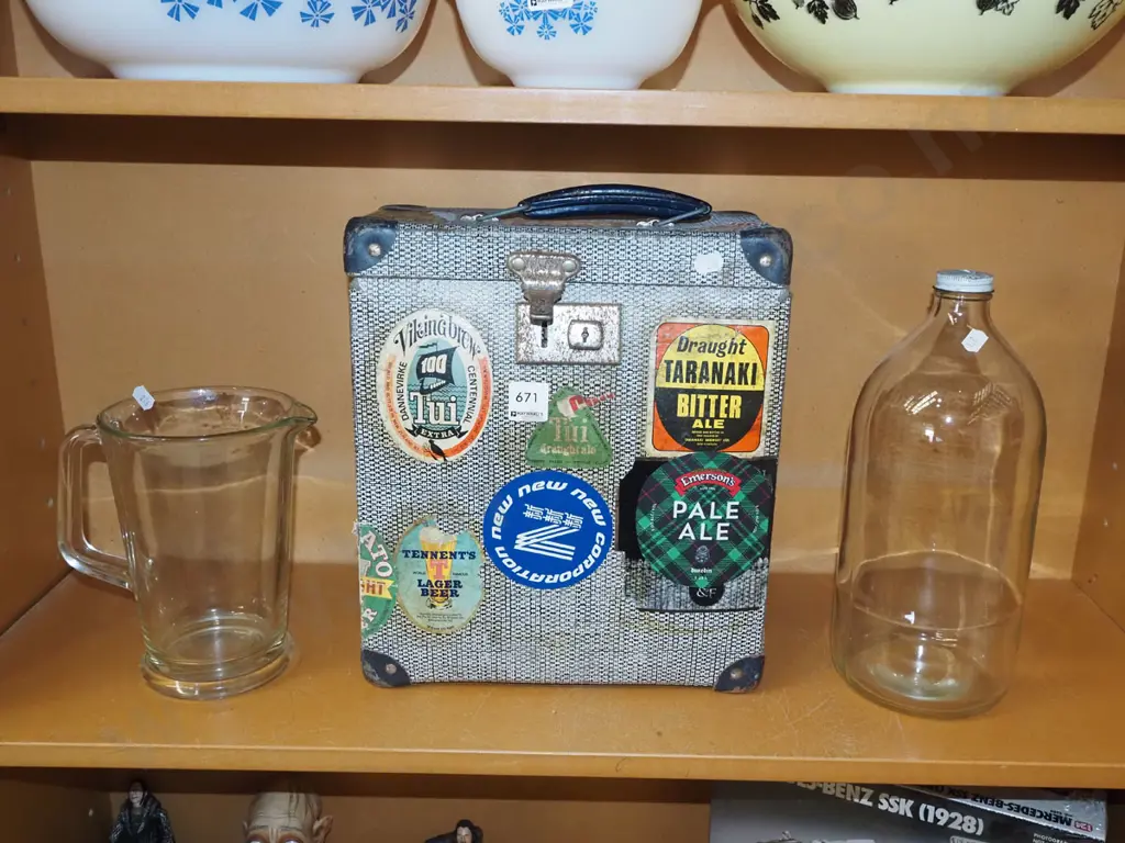 suitcase, flagon and jug set Image 1++