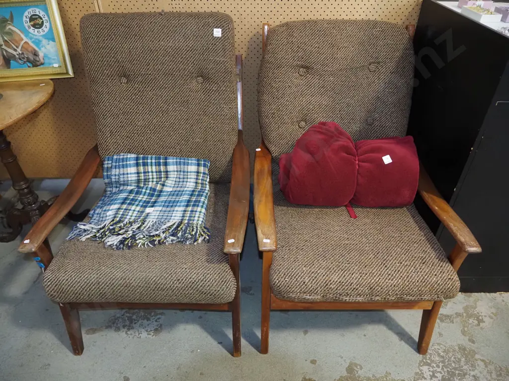 pair of mid century deep buttoned armchairs Image 1++