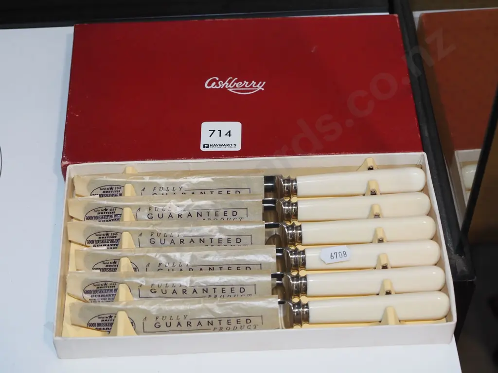 cased bone handled knives Image 1++