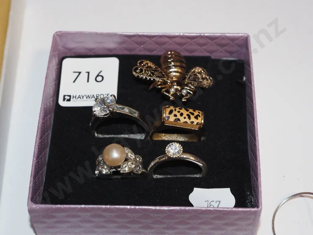 box; 5 x costume rings Image 1++