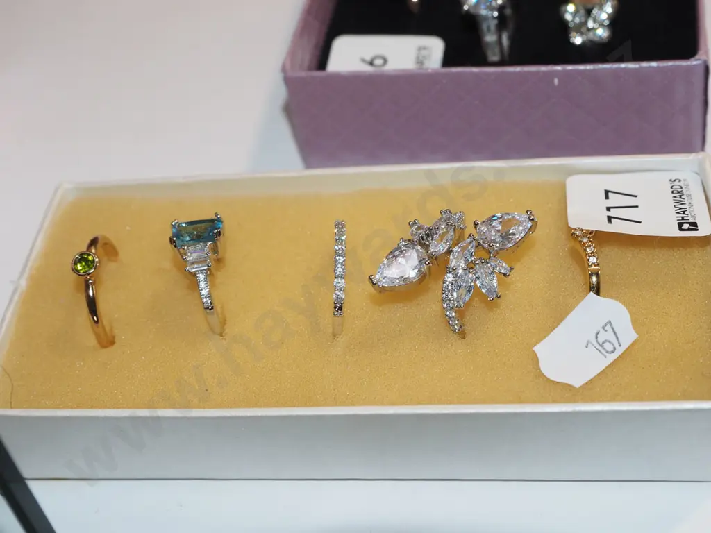 box; costume rings Image 1++