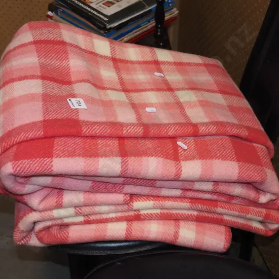 2x pink & cream checked woollen blankets