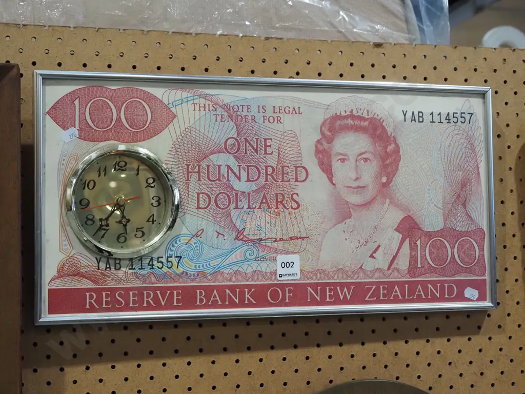 NZ $100 note wall clock Image 1++