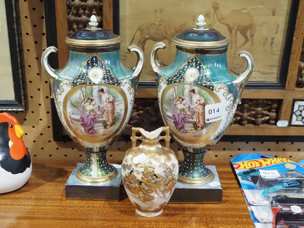1x small satsuma style vase - crack to rim, 2x romance themed lidded urns H250 Image 1++