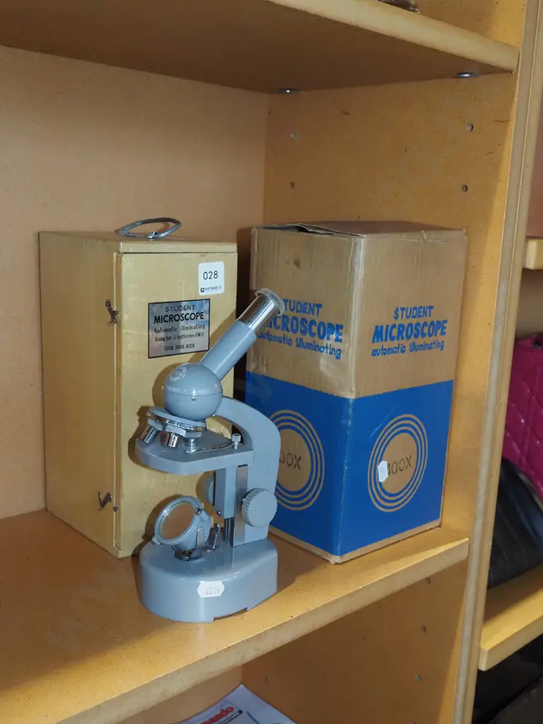 wood cased Mitsuwa student microscope Image 1++