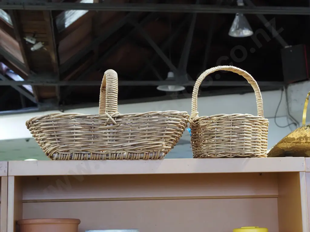 2x cane baskets Image 1++
