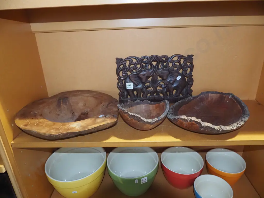 carved pierced elephant screen H200, 3x turned wooden bowls Image 1++
