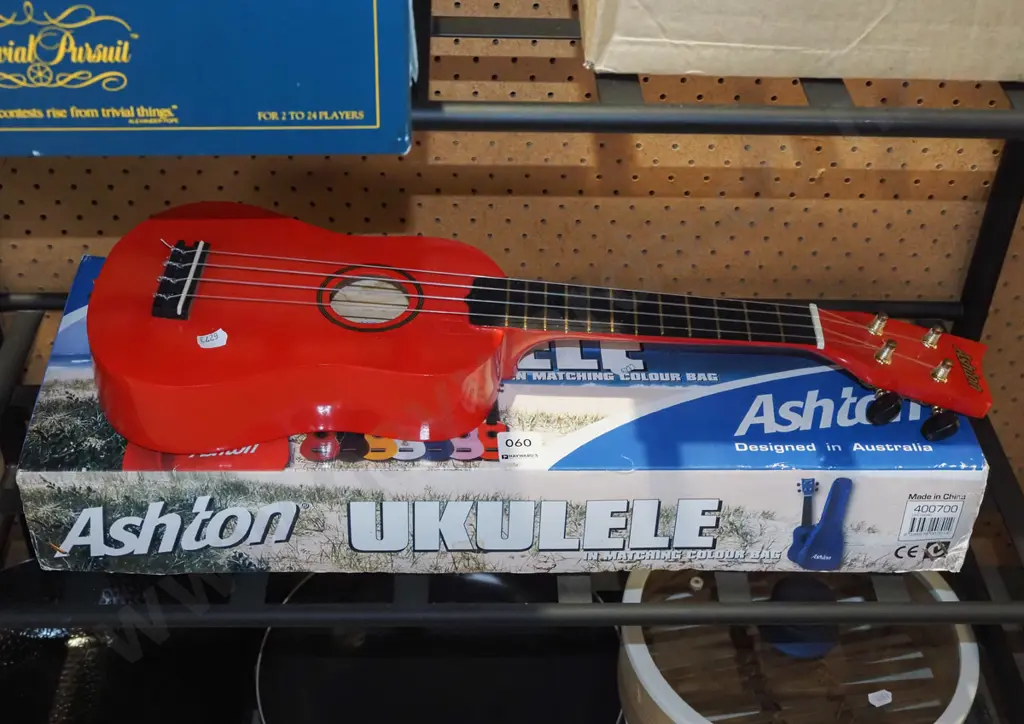 Ashton ukelele and box Image 1++