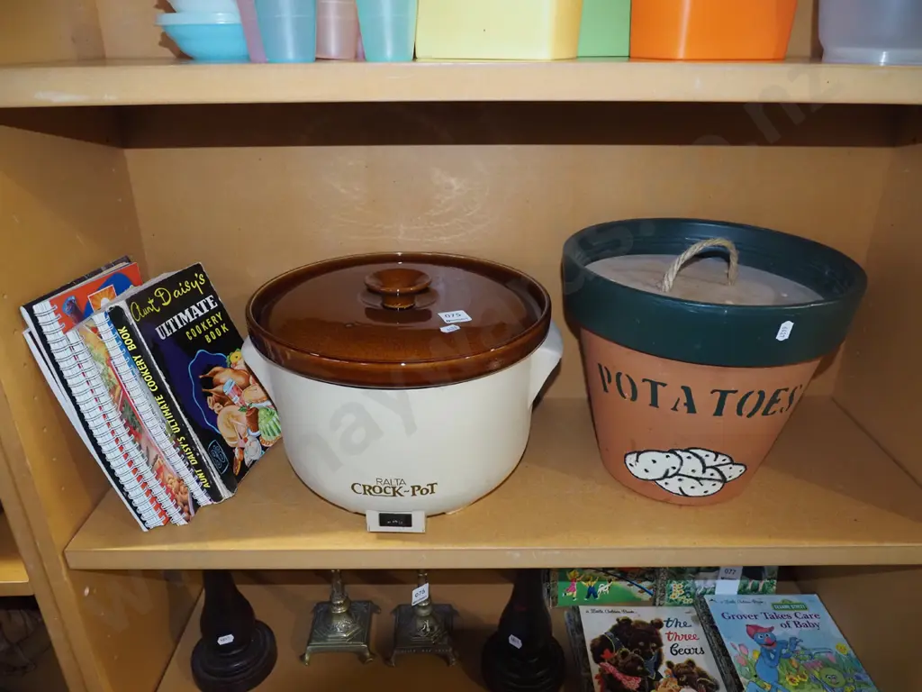 Ralta crock pot, cooking books, potato terracotta storage pot Image 1++