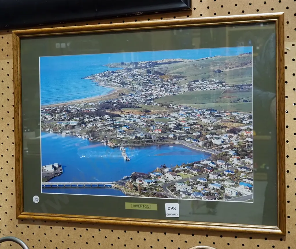 framed Riverton photo print Image 1++