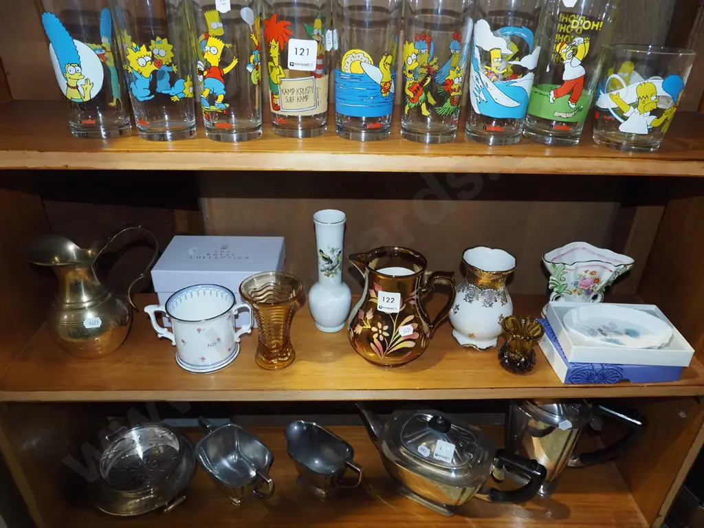 shelf; jugs, vases, glassware etc Image 1++