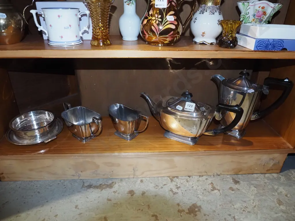plated ware, cooffee pot, creamers etc Image 1++
