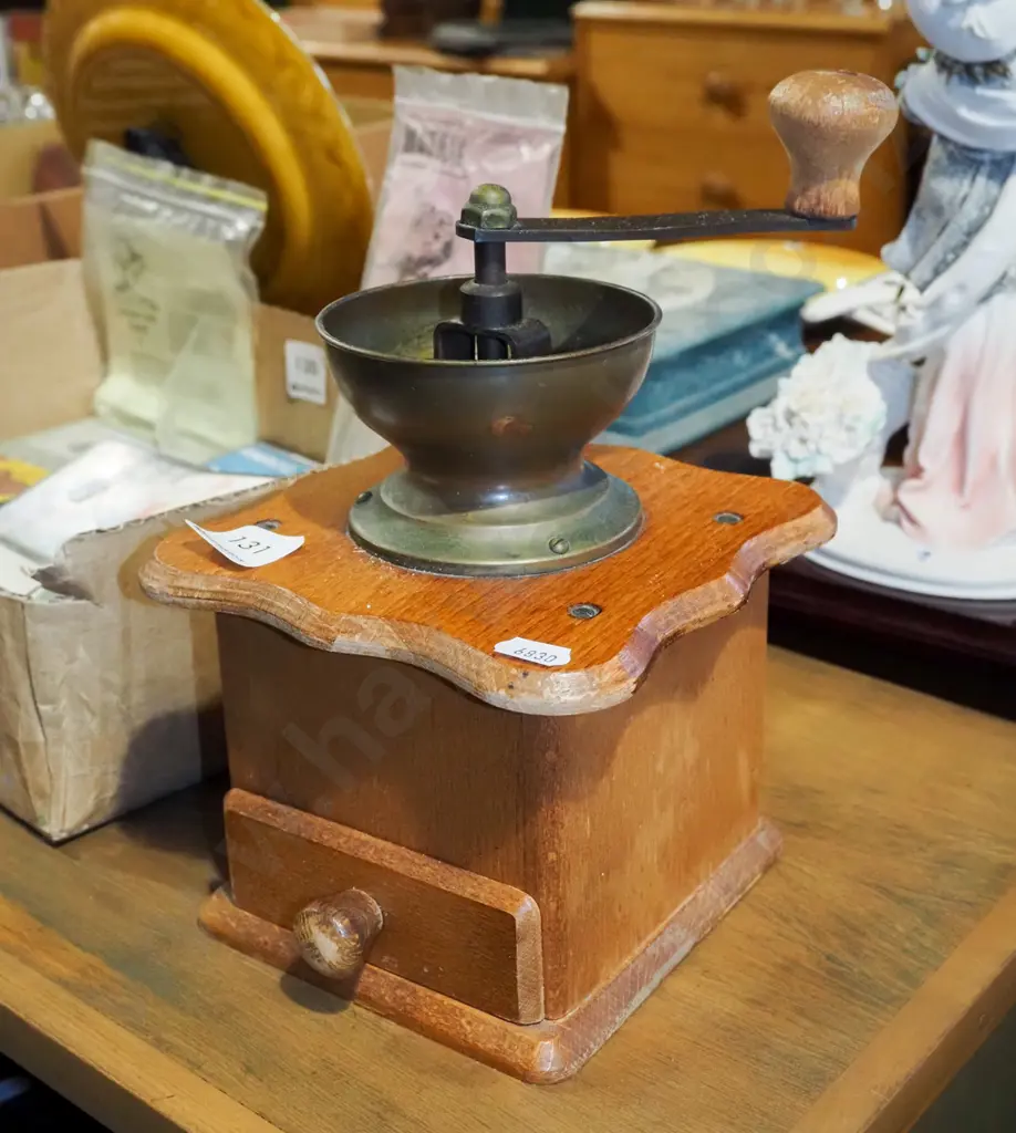 oak coffee mill Image 1++